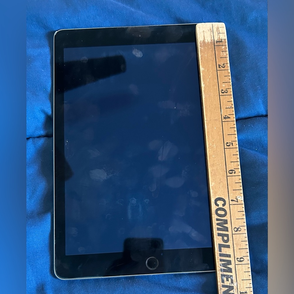 Space Gray iPad Air 2 64GB - Picture 9 of 9